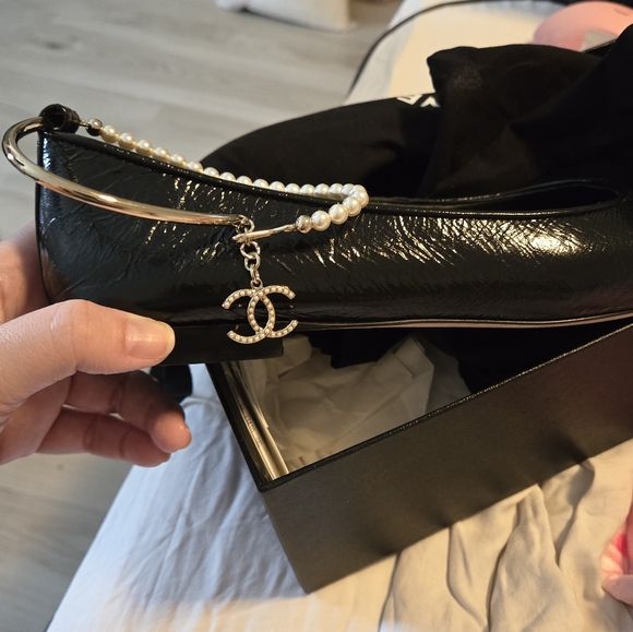 EUC CHANEL Black Glazed Calfskin Ballet Flats with Pearls/Charms Anklet Size 42 - Picture 6 of 9